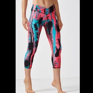 Fabletics Mid Rise Capri Leggings Size Medium
